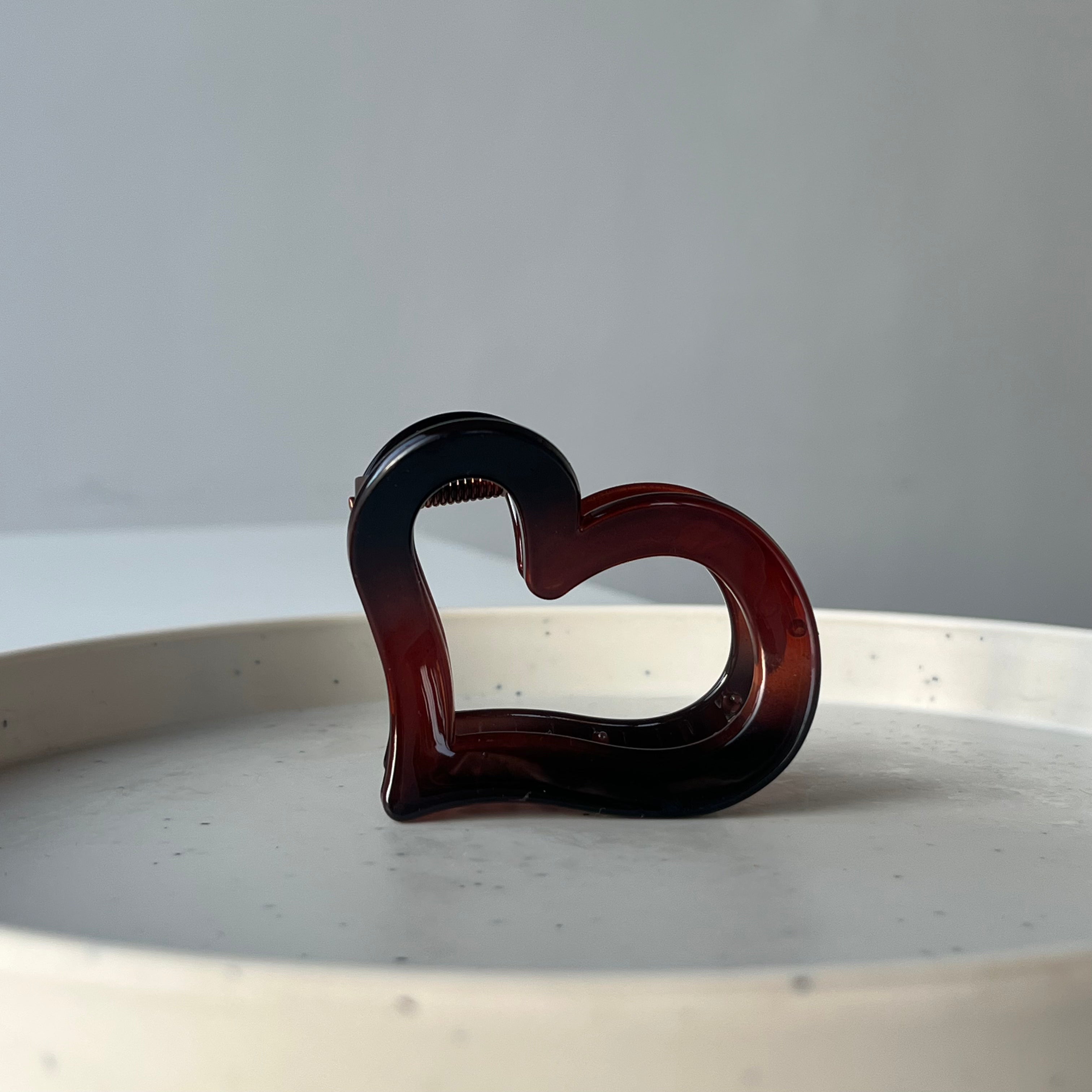 Amora – Heart Claw Clip